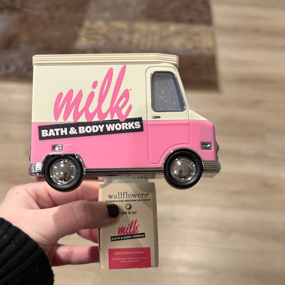 Bath & Body Works x Milk wall plug in brand new